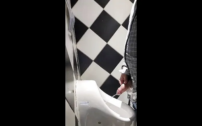 Arab of the Future: Top hairy Arab pissing in the restaurant