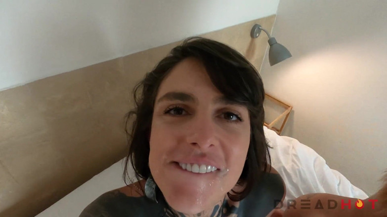 Dread Hot: trong khách sạn với một cặp đôi khác