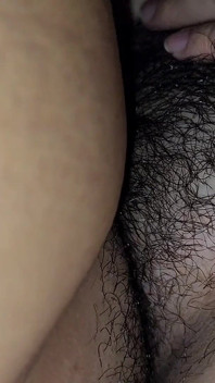 Coño muy peludo en primer plano: le pido a mi cuñada el coño y la mujer