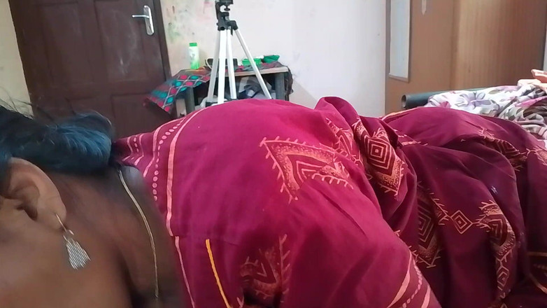 Skydreem1104: 村の女の子が彼氏のペニスを口に入れ、彼が彼女を抱く