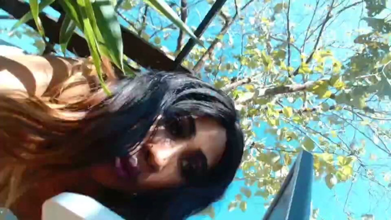 Juicy World: Ebony Outdoor Masturbation
