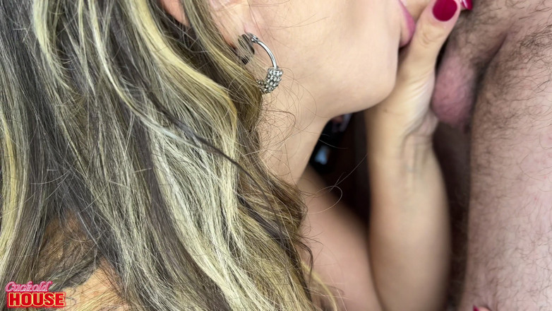 CuckoldHouse: Máy bay bà già đã kết hôn dâng âm hộ của cô ấy...