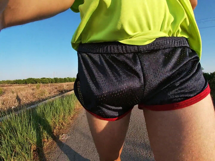 Cool Body: Ciasna błyszcząca szorty sportowe wybrzuszona rutyna (freeballing na zewnątrz)