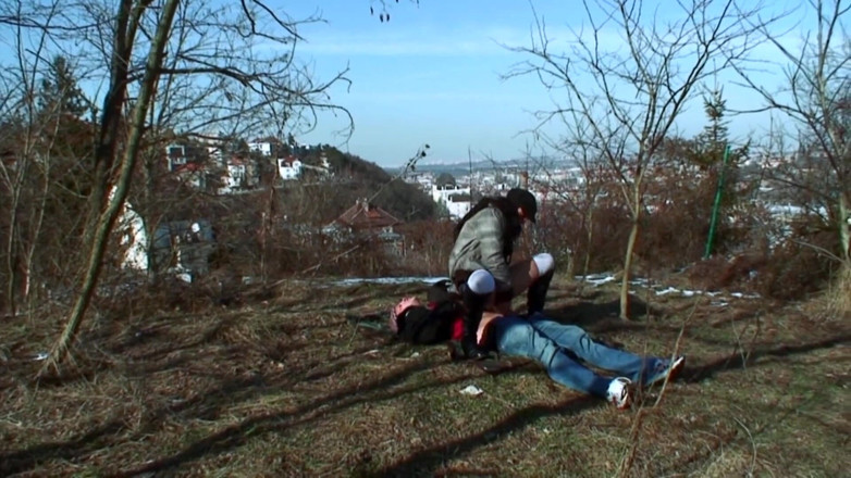 German amateur - 100% German hardcore videos: Hnědovlasá milfka šuká vedle dálnice