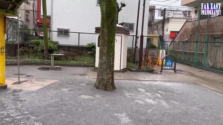 Far East pornography: Occhiali dolci prendono in giro in un giorno pigro gocce...