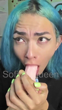 POV Dein ladyboy lutscht deinen großen schwanz