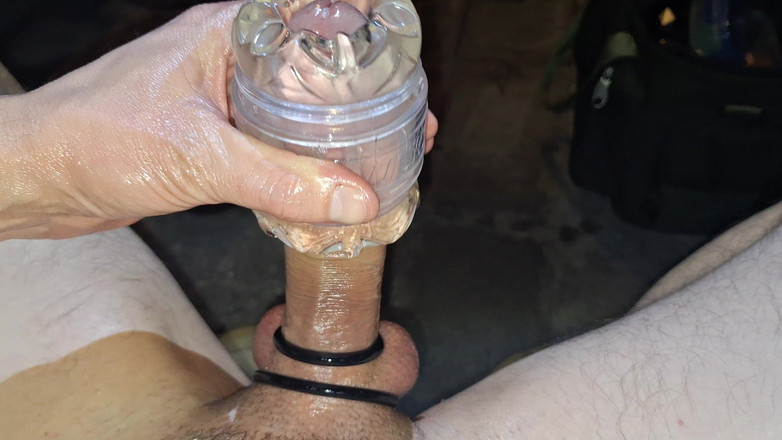 SteveSmokeHolland: Сеанс No22, трах штучної плоті, анальний вібратор і соски