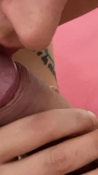 Nouvelle vidéo de pipe en POV ! Une fille amateur sexy suce une bite