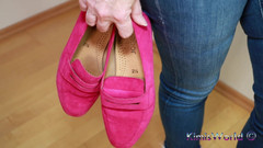 KimisWorld: Mocassini in camosy rosa e calze di nylon consumate - gioco...