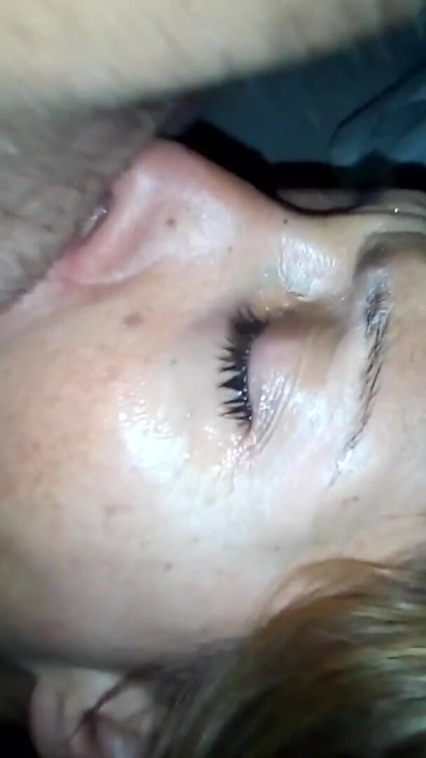 Marian sofar: Marianahothot saje ptáka jako opravdový submisivní