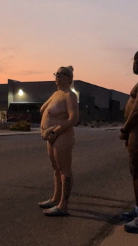 Dicke BBW-ehefrau Liebt Es, Zu Zeigen Und in Der Öffentlichkeit Nackt Zu Sein!