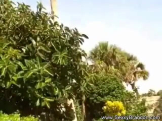 Sexxy Brandon: Pareja amateur se divierte en la piscina