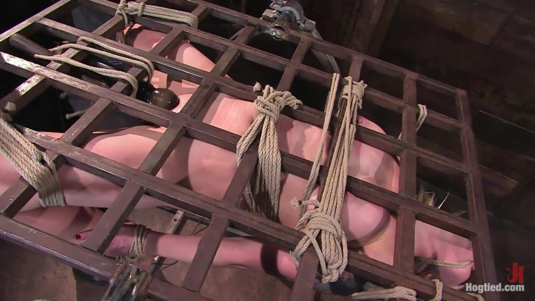 Hogtied by Kink: Strach: próby i uciski Lorelei Lee