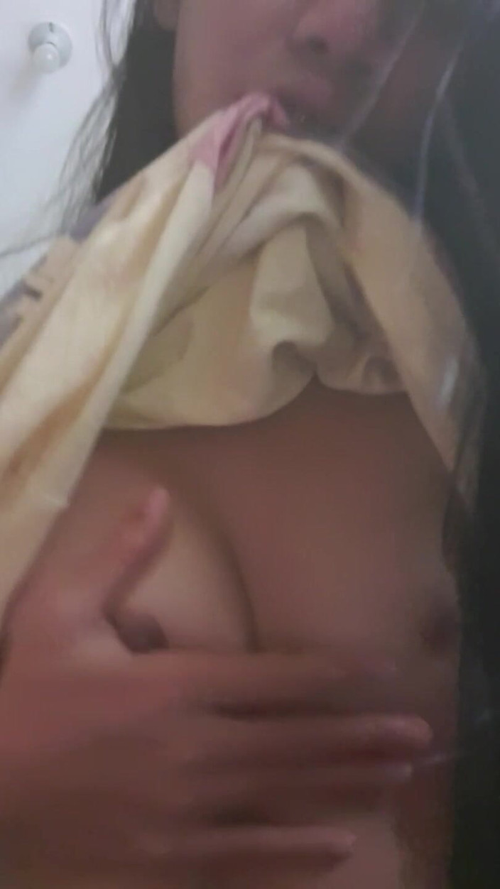 creamberryfairy: Pokazywanie cycków