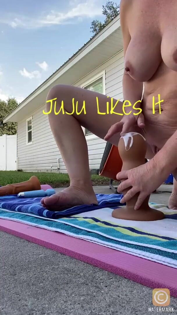 Juju: Dildos