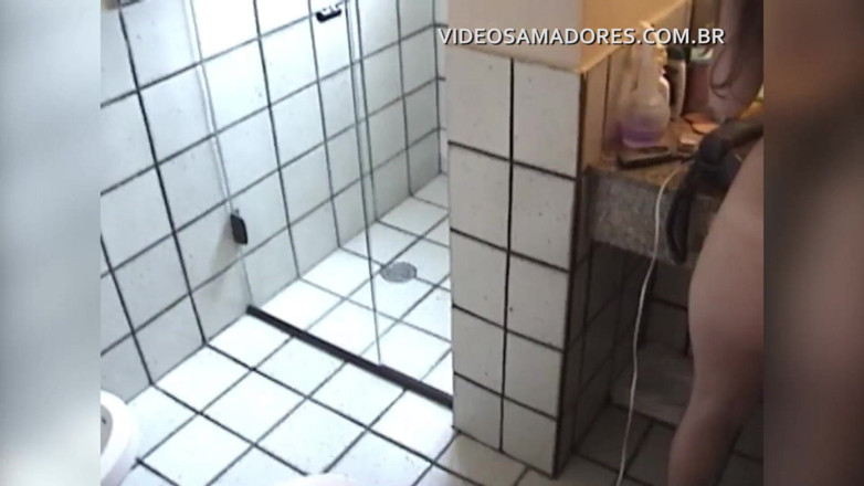 Amateurs videos: Chicas desinhibidas desnudas preparándose para una noche