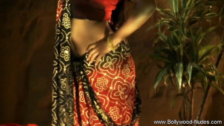 Bollywood Nudes: Tajemnicza erotyczna natura kobiety