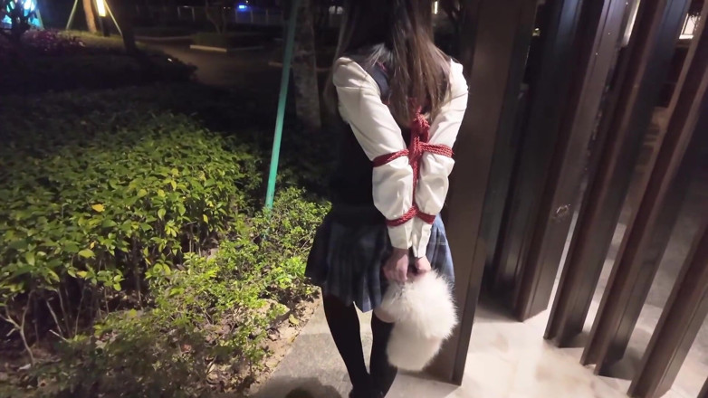 Aisan girl bondage: Hs19-A Girl Dalam Pakaian Seragam Sekolah Terikat Melancap Tepi Jalan
