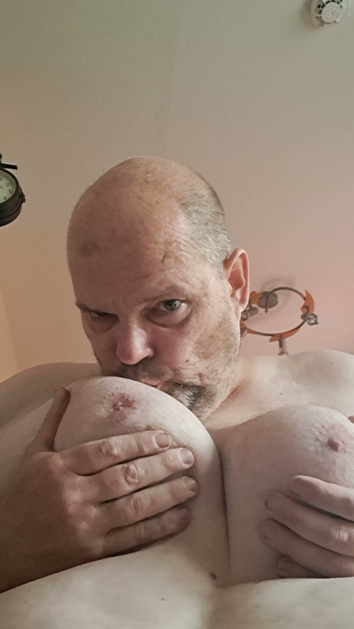 Fickspecht: Tits, Tits, Tits From the Slut