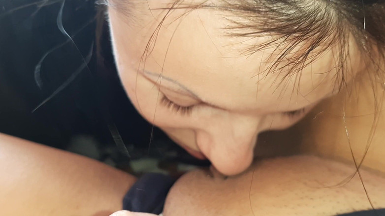Lesbian-illusion: Min flickvän efter en lång separation kyssar, slickar, suger, leker...