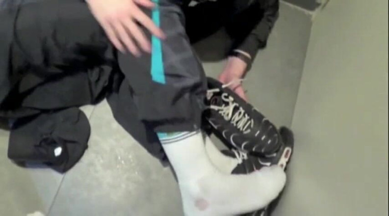 Sneaker gay: 내 자지를 따먹어