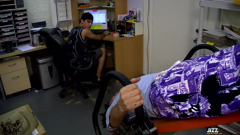 Jizz Addiction: Приятели трахают в рот Blinx