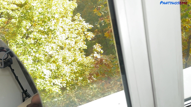 Pantyhose me porn videos: Geile sekretärin kommt zur arbeit und fickt freund mit brille...