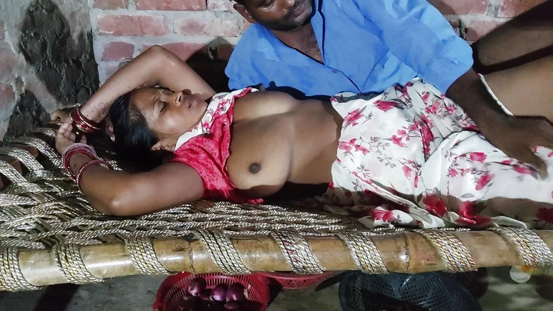 Hast matthun: Bhabhi jiran dikongkek di atas katil kampung