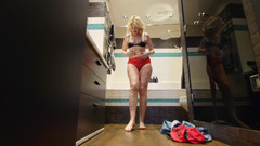 Milfs and Teens: Oltre 50 MILF davanti alla doccia