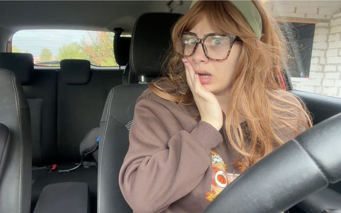 AmayaMori: 車に閉じ込められてしまったので、退屈しないように自慰をしましたが、それで見つかってすぐに終わらせました