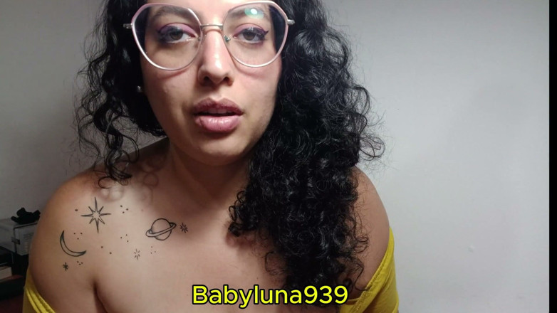 Babyluna939: En tatuerad kvinna med stora bröst lär dig hur du...