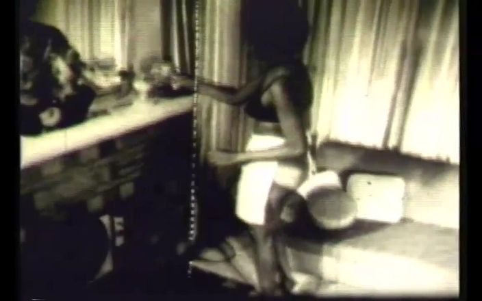 Vintage Usa: Maestro porno vintage de la servidumbre y esclavos encadenados (película completa)