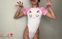 Little Lewd Luna: Japanse bodysuits passen met Aziatisch meisje