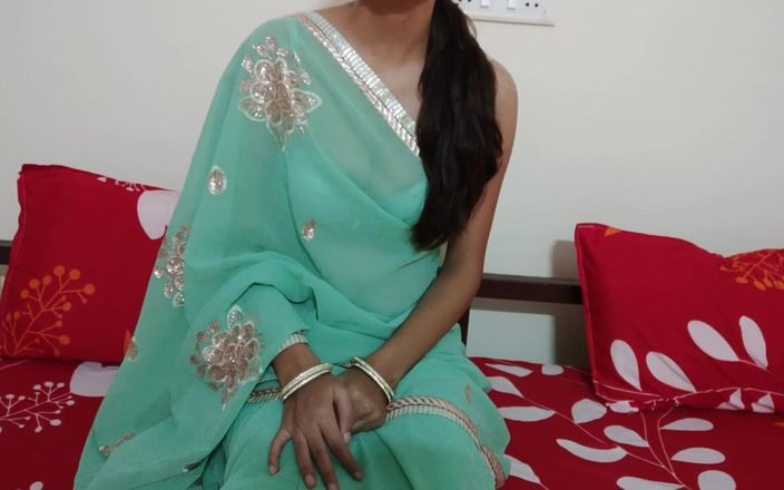 Saara Bhabhi: 印地语性爱故事角色扮演 - 印度继母在学习期间操了她的继子