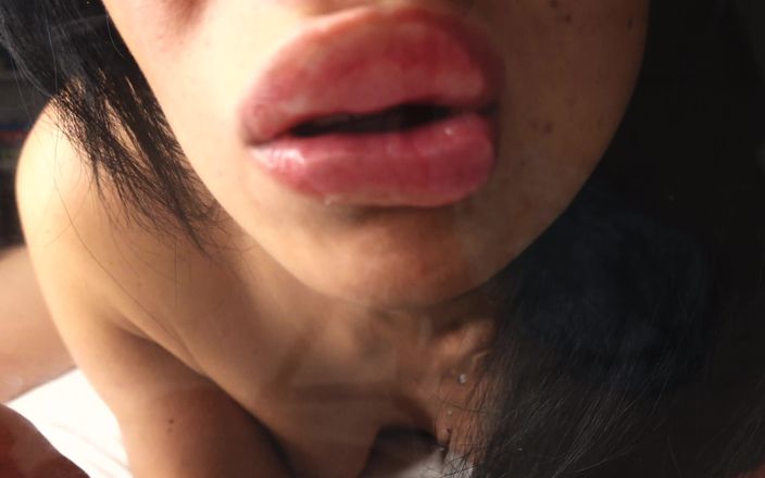 Asmr_mouth: 누드에서 유리 핥기