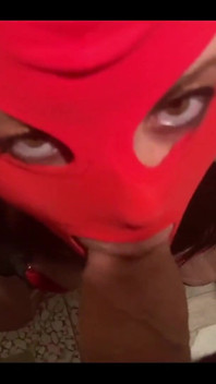 옛날 옛적에, 행정 조수로 대기업에서 일한 Milfycalla라는 여성이 있었습니다.