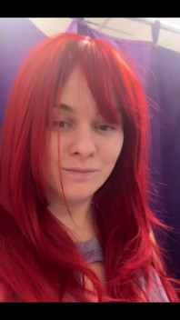 Kamu suka cewek rambut merah nggak?