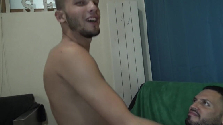 AMATOR BAREBACK FRENCH PORN: Twink Kevin Ass zerżnięta na oklep przez Viktora Roma
