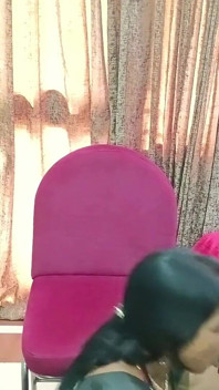 Když Sanjana Bhabhi viděla modrý film, pak švagr zaslechl hlasité sténání a ošukal hardcore romantický sex