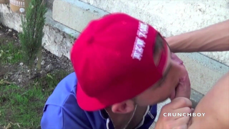 Crunch Boy: Czad zerżnięty przez młodego prostego pracownika w exhib na świeżym powietrzu