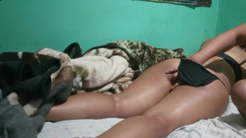 BigassMILF40: Massage för en storrövad brunett tamil tjej slutar i knull