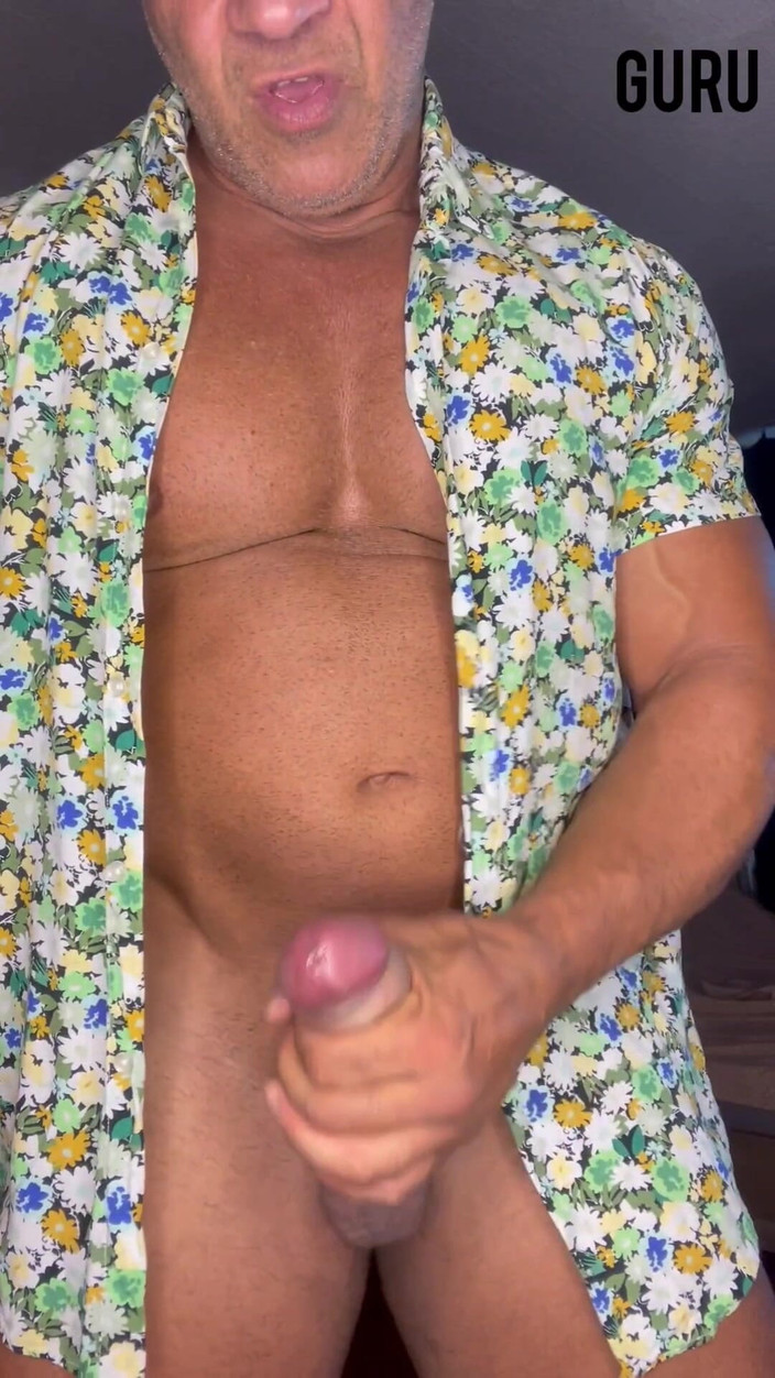 Mr. Guru: Sega in camicia estiva. Bodybuilder Mrguru