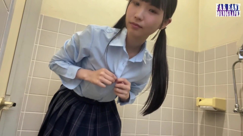 Far East pornography: からかうAカップの魅力的女性が激しく刺激する覗く曲線 パート2