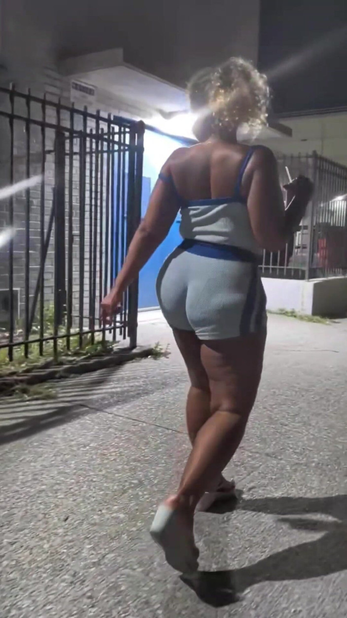 PutiLing: Leg Tease Redbone BBW Natural Fat Ass Walking Bow Legged...