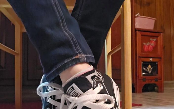 Raven Willow: Baja y limpia mi converse