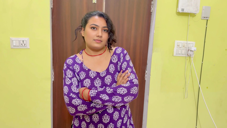 Hotty_ragini: La mia sorella maggiore era arrabbiata, abbiamo condiviso il letto...