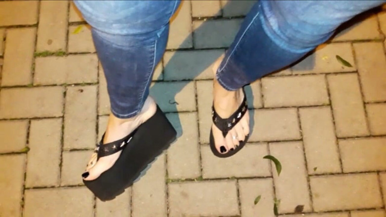 Heelex: Extreme Flip Flops and Extremely Sexy Feet