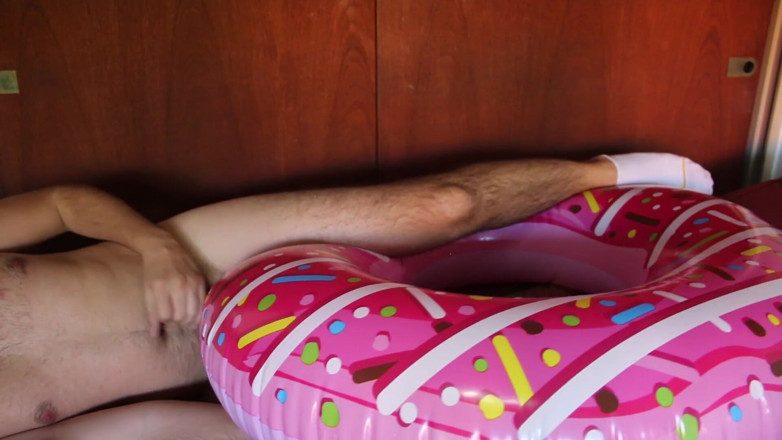 Inflatable Lovers: Inflatable donut