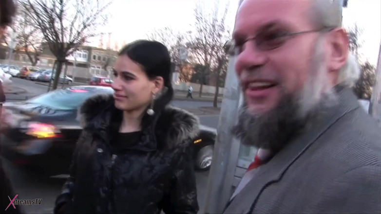XdreamsTV: In my home - pickup amateur at the bus stop
