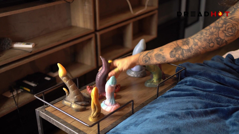 Dread Hot: Moja przyjaciółka przyszła z nowymi zabawkami dla nas, uwielbiałam się...